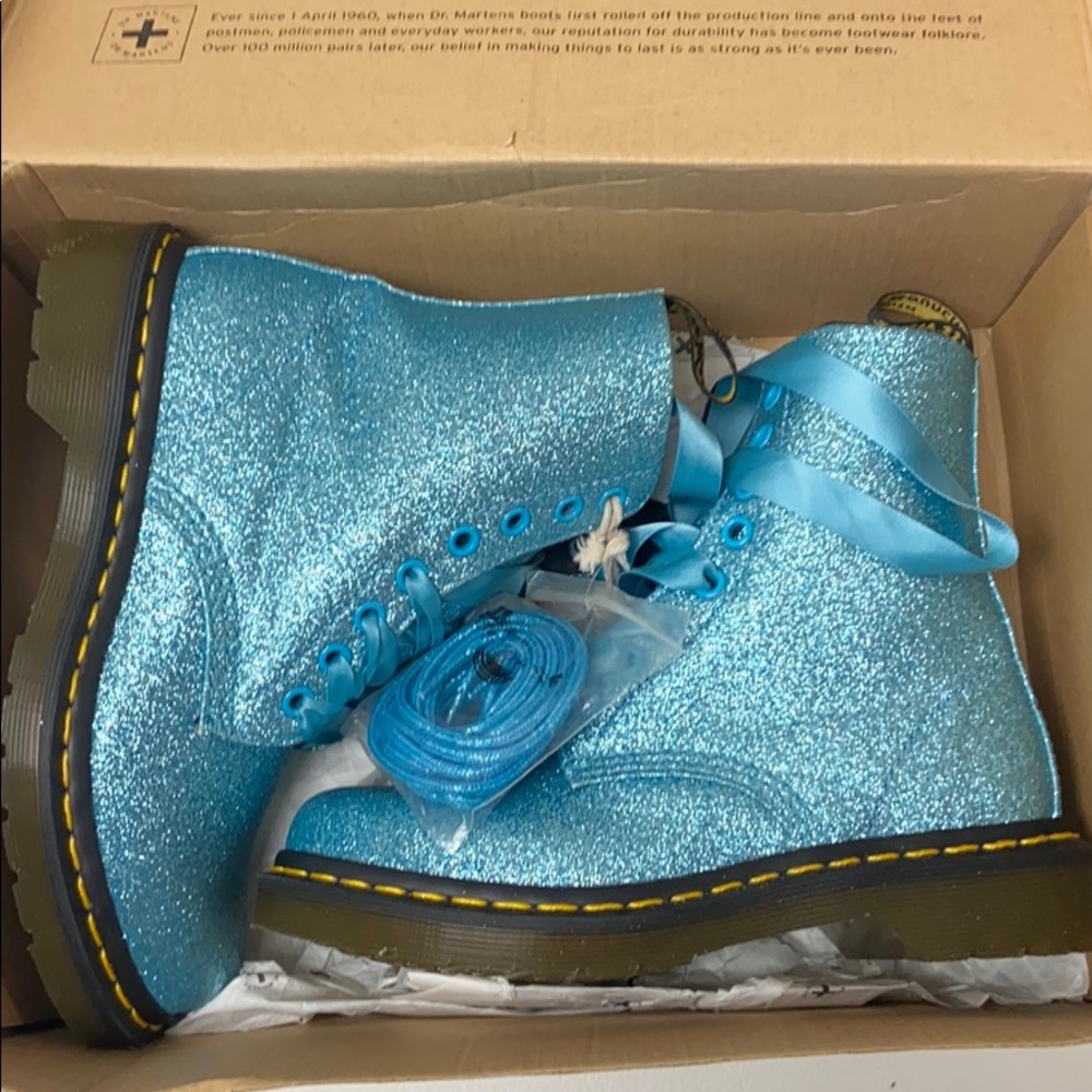 Dr. Martens Women's 1460 Pascal Fashion Boot - Picture 5 of 6